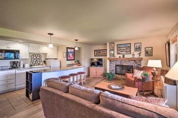 Bend Condo W/deck, Resort-style Amenities & Views!