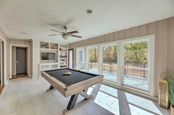 Beautifully Updated Home < 2 Mi to Texas A&m!