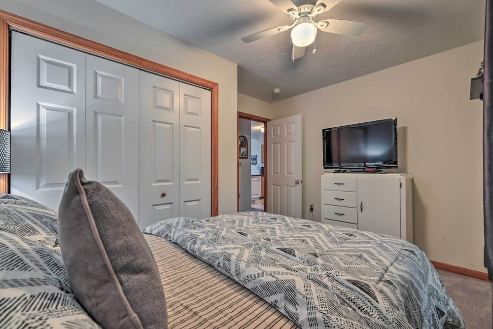 Pocono Lake Home w/ Game Room, Fire Pit & Hot Tub