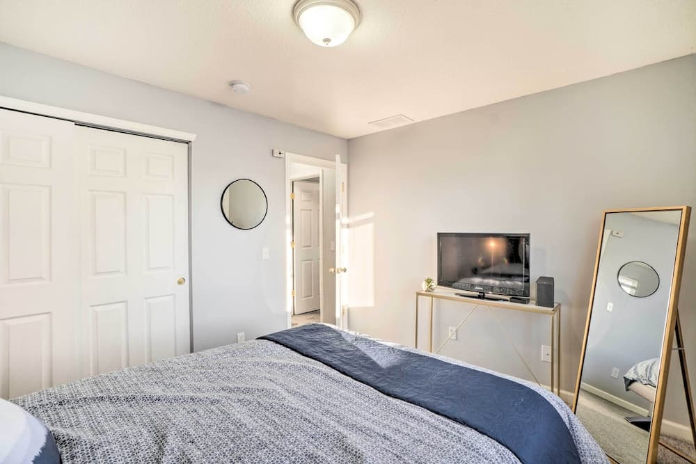 Bright Englewood Condo ~ 9 Mi to Dtwn Denver!