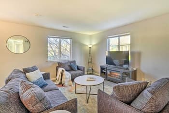 Bright Englewood Condo ~ 9 Mi to Dtwn Denver!