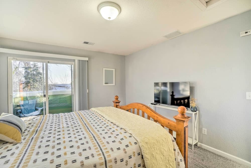 Bright Englewood Condo ~ 9 Mi to Dtwn Denver!