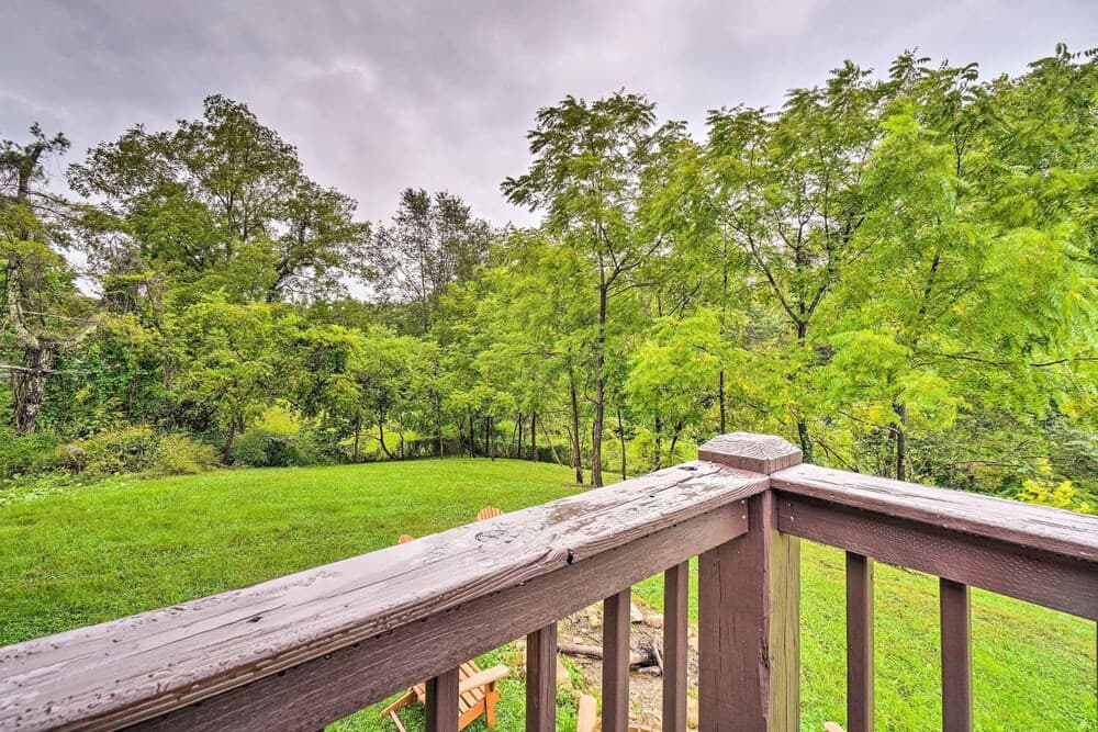 Charming Jamestown Cabin w/ Large Backyard!