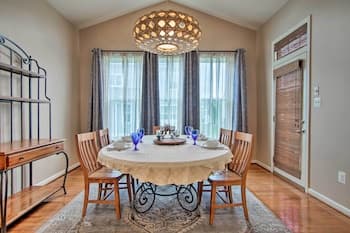 Coastal Home Ideal for Groups - 7 Miles to Fenwick