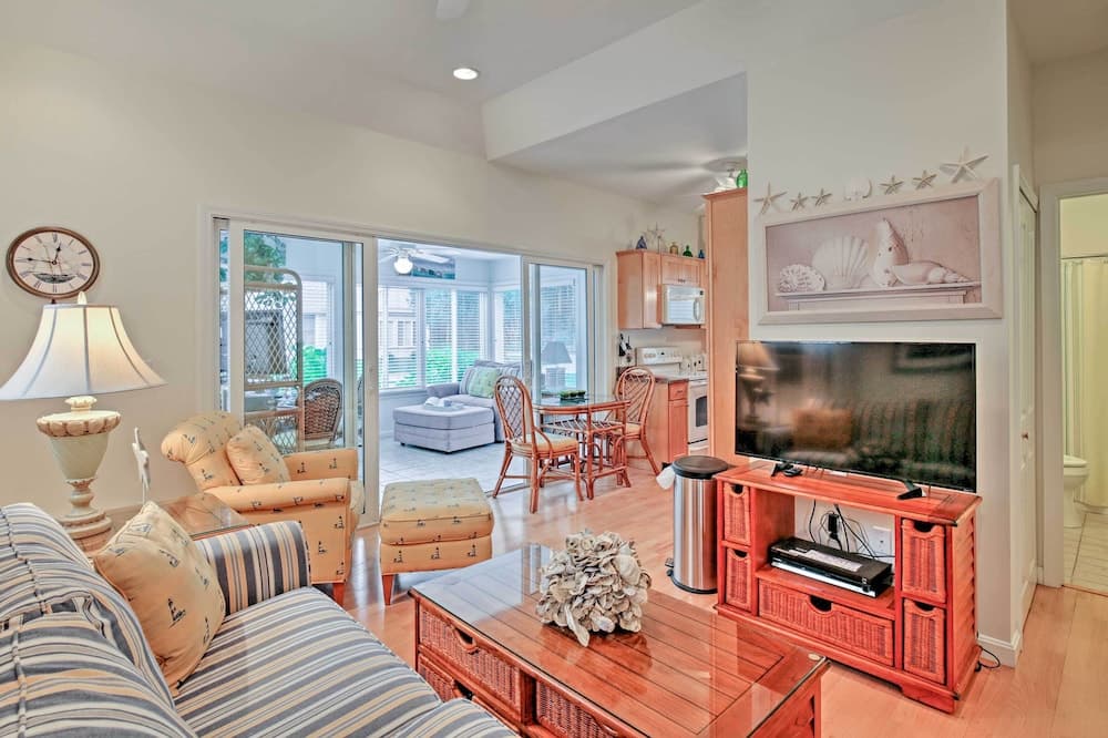 Coastal Wells Cottage w/ Access to Game Room & Gym