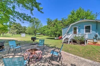 Charming Cabin in Mountain View w/ Deck!