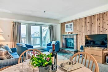 Cozy Condo w/ Community Pool, Walk to Slopes!