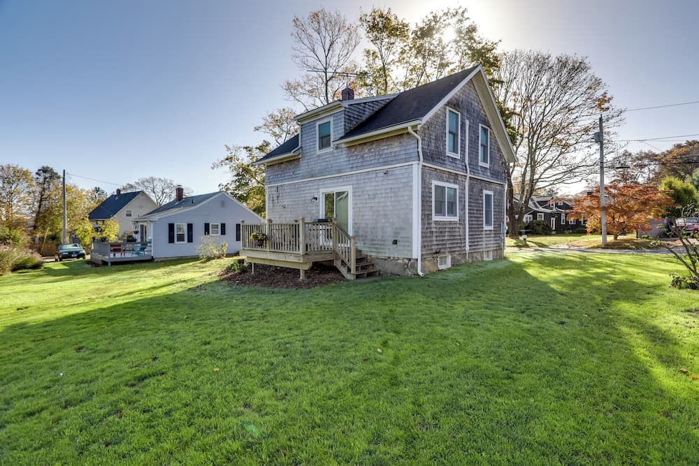 Cozy Historic Wakefield Home Close to Beaches