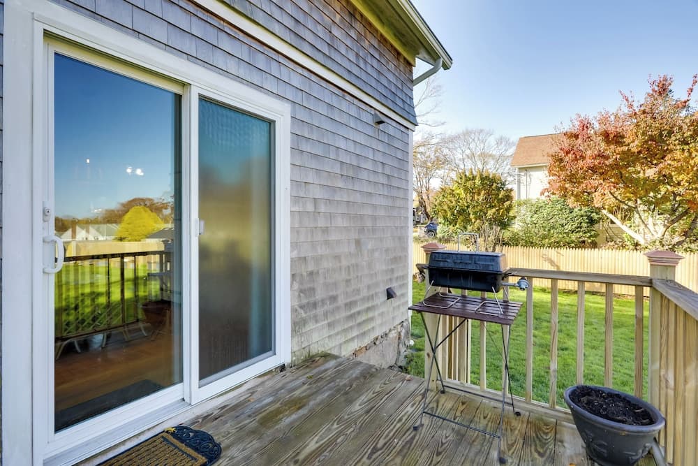 Cozy Historic Wakefield Home Close to Beaches