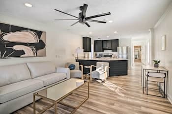 Chic Cottage Retreat w/ Grill, 2 Mi to Msu!