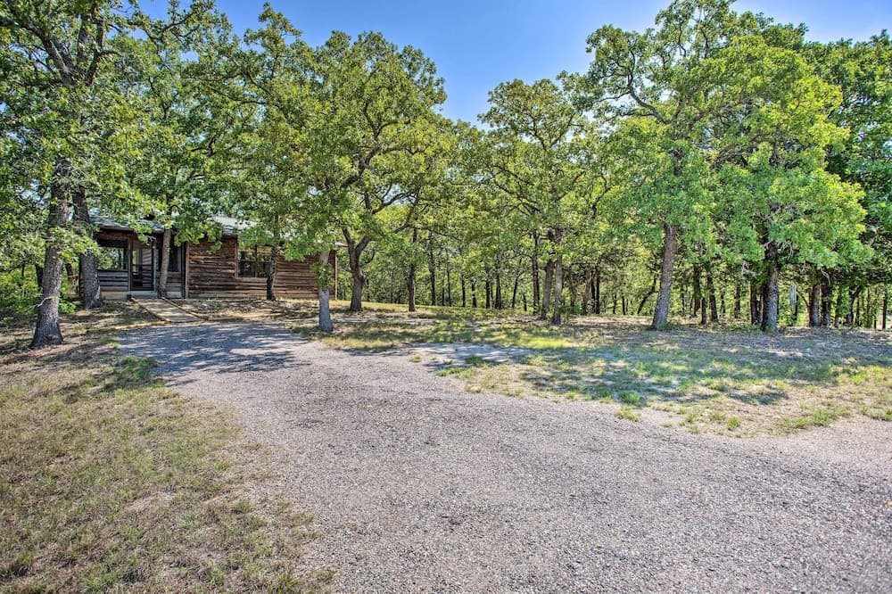 Cozy, Secluded Davis Cabin on 60 Wooded Acres