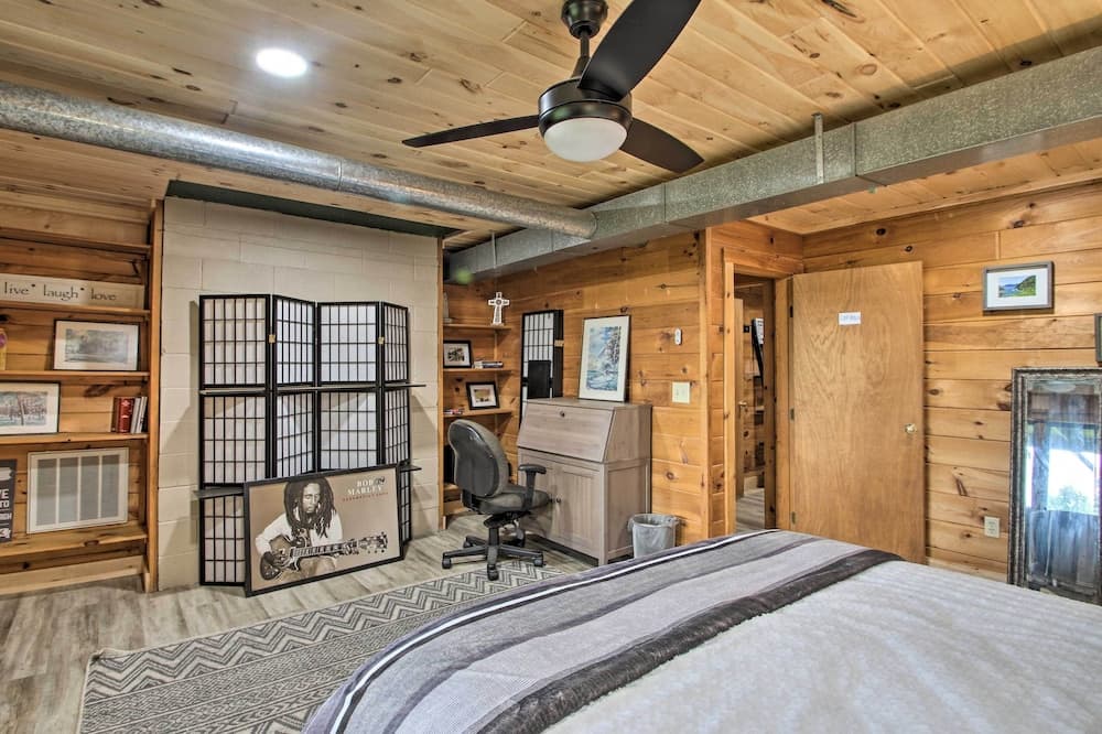 Elegant & Quiet Maine Escape w/ Sauna & Deck!