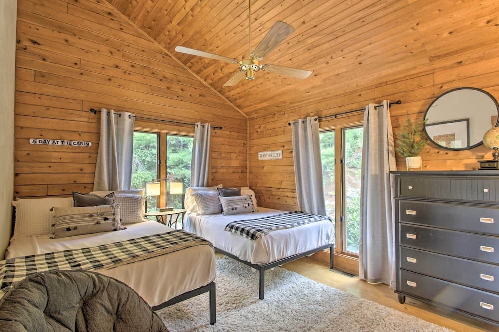 Elegant & Quiet Maine Escape w/ Sauna & Deck!