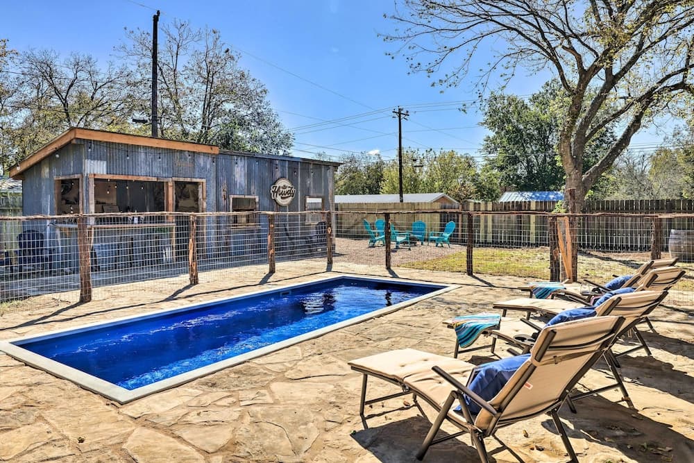 Howdy Haus: Pool + Hot Tub + Outdoor Space