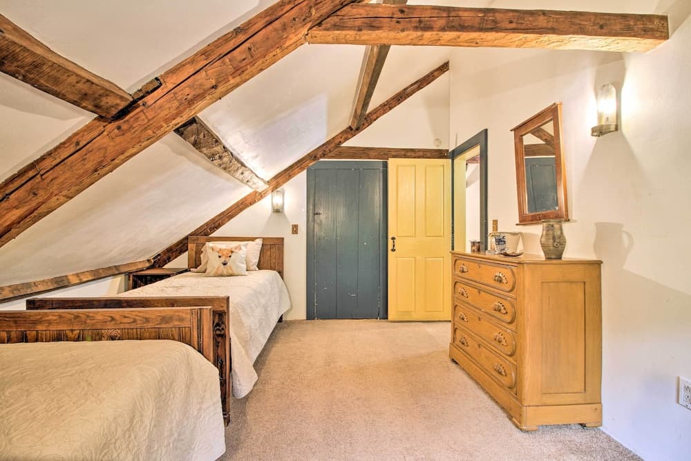 Historic Hanover Area Home, 16 Miles to Dartmouth!