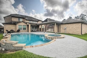 Exquisite Katy Retreat w/ Yard + Theater Room!