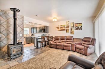 Grand Lake Townhome - 5 Mins to Highland Marina!