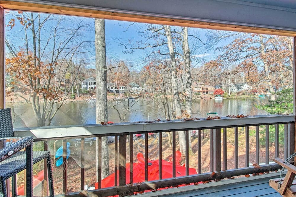 Sauna & Game Room: Lake House in Locust Grove!