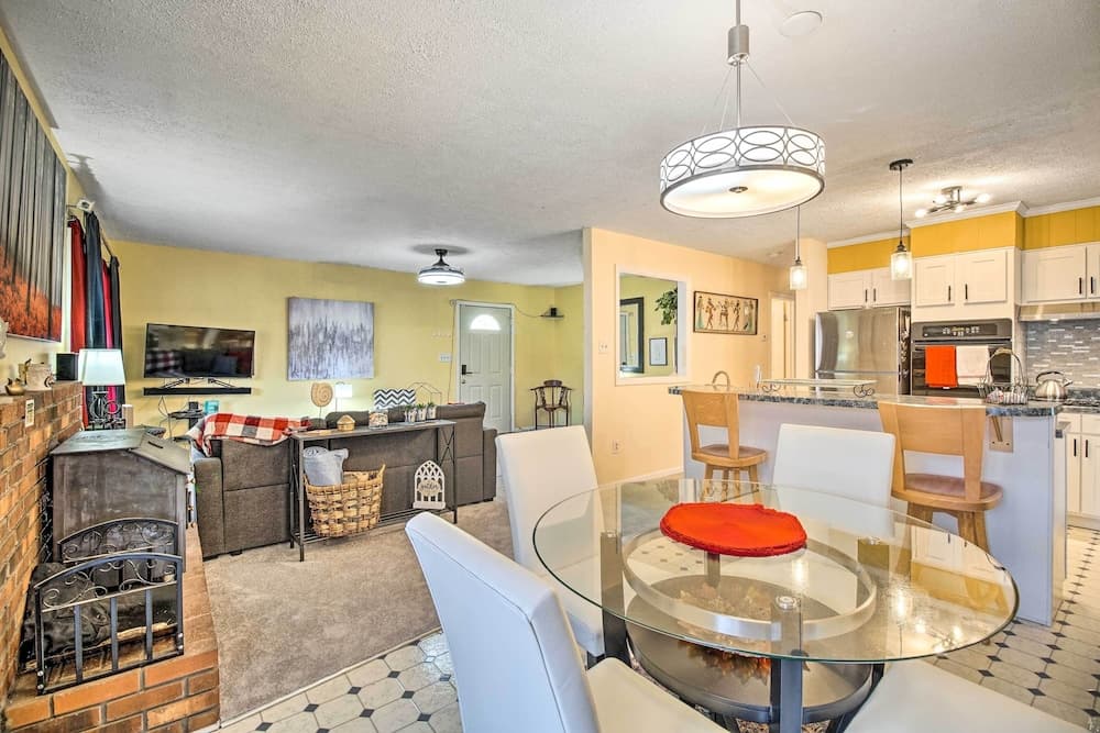 Sauna & Game Room: Lake House in Locust Grove!