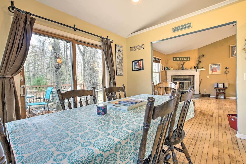 Lake Michigan Gem < Half-mi to Private Beach!