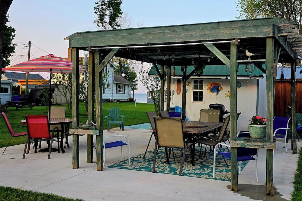 Lakeside Kent Home w/ Pier + Boat Ramp Access