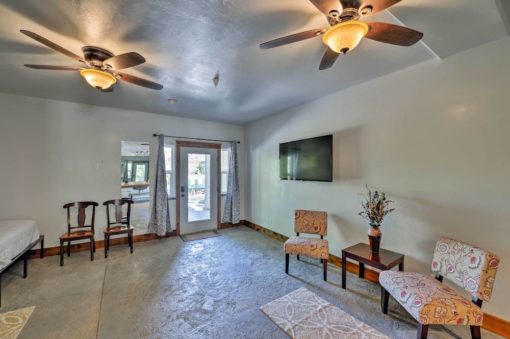 Lava Hot Springs Studio - Walk to Portneuf River!