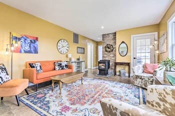 Lebanon Farmhouse w/ Cozy Pellet Stove!