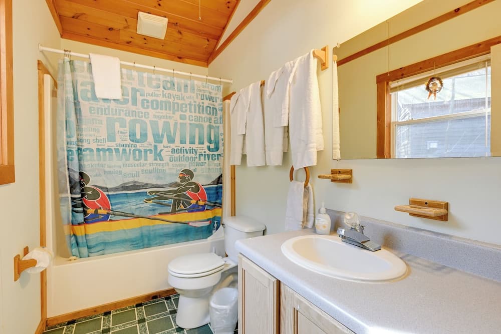 Cabin w/ Hot Tub - Near Nantahala Outdoor Center!