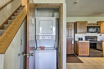 Newly Updated Ski-in/ski-out Condo w/ Hot Tub!