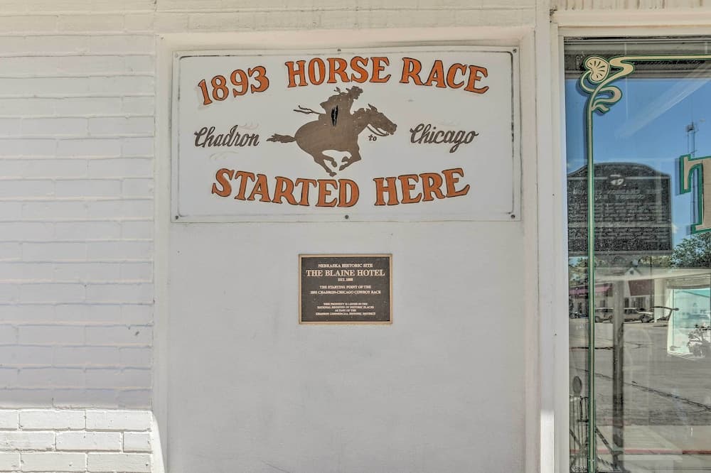 Peaceful Chadron Apartment in Historic Hotel!