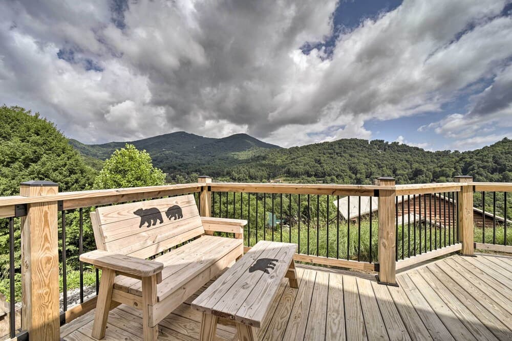 Luxe Log Cabin w/ Modern Finishes & Mtn Views