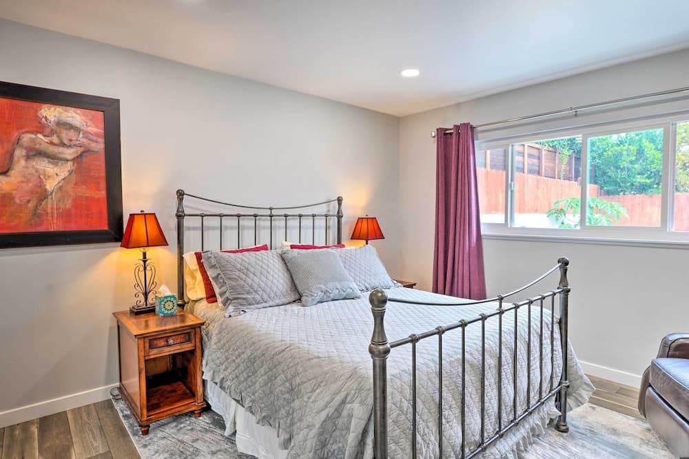 San Marcos Home w/ Patio & Grill - Walk to Lake!