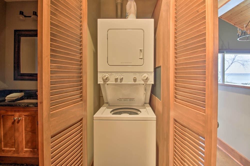 Pelican Lake Retreat w/ Fire Pit, Dock & Grill!