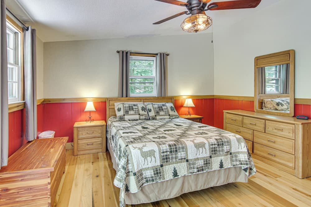 20-acre Cabin w/ Pond: 6 Mi to River Arts District