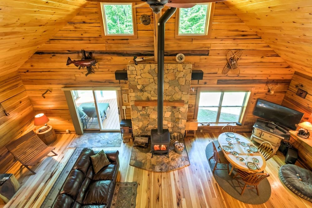 Lyndhurst Cabin on Farm w/ Pond & Stocked Stream!