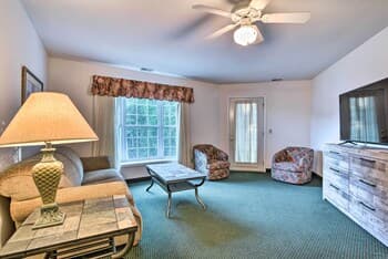 Versatile Pigeon Condo: Fish, Boat & More!