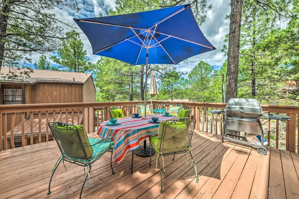 Rustic Ruidoso Retreat Near Shops & Mountains!
