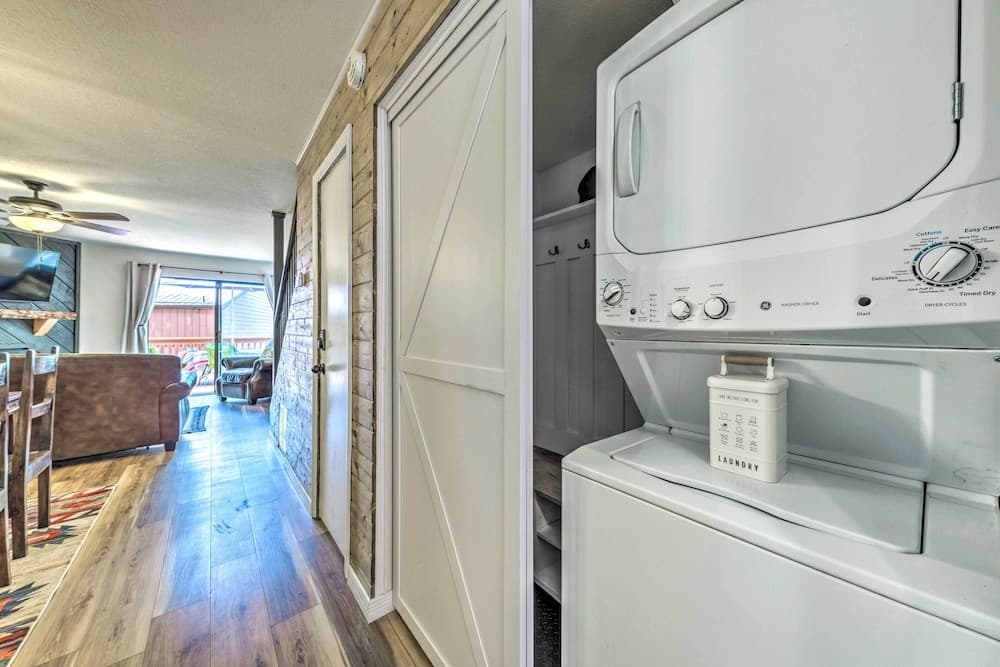 Rustic Ruidoso Retreat Near Shops & Mountains!