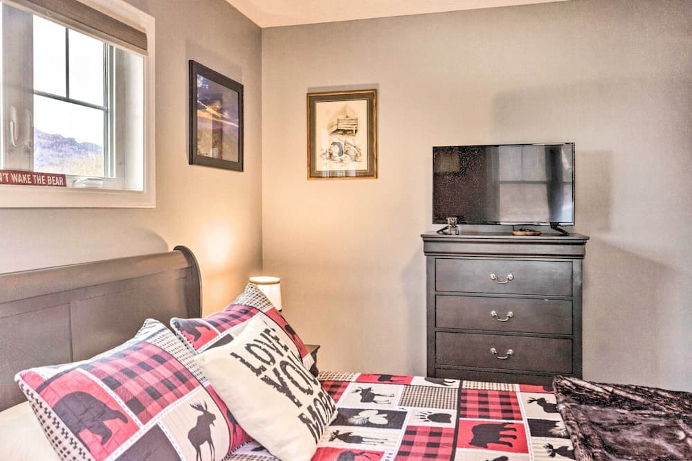 Updated Seven Devils Condo w/ Deck & Mountain View