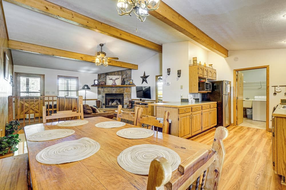 Hot Tub & Deck: Woodsy Sevierville Cabin