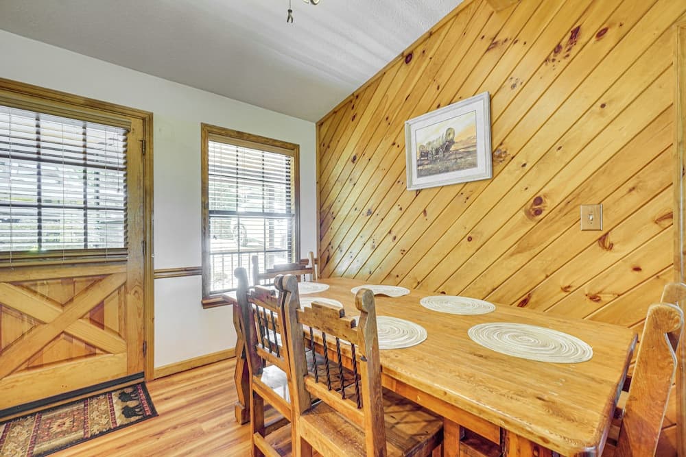 Hot Tub & Deck: Woodsy Sevierville Cabin