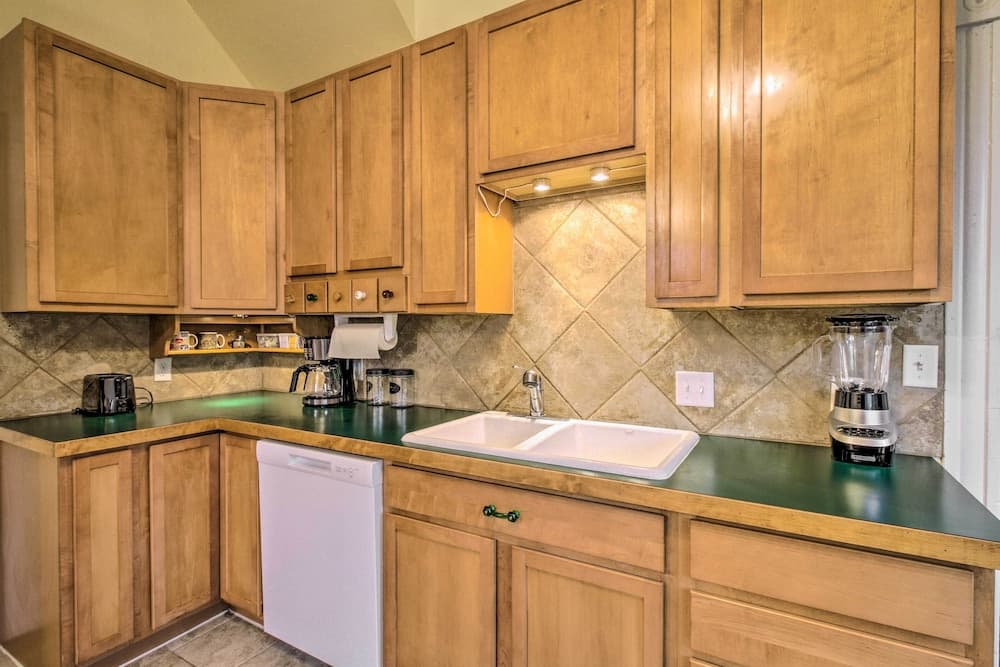 Welcoming Helena Hideaway ~ 2 Mi to Downtown