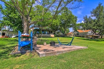 Vibrant Kingsland Retreat w/ Waterfront Views