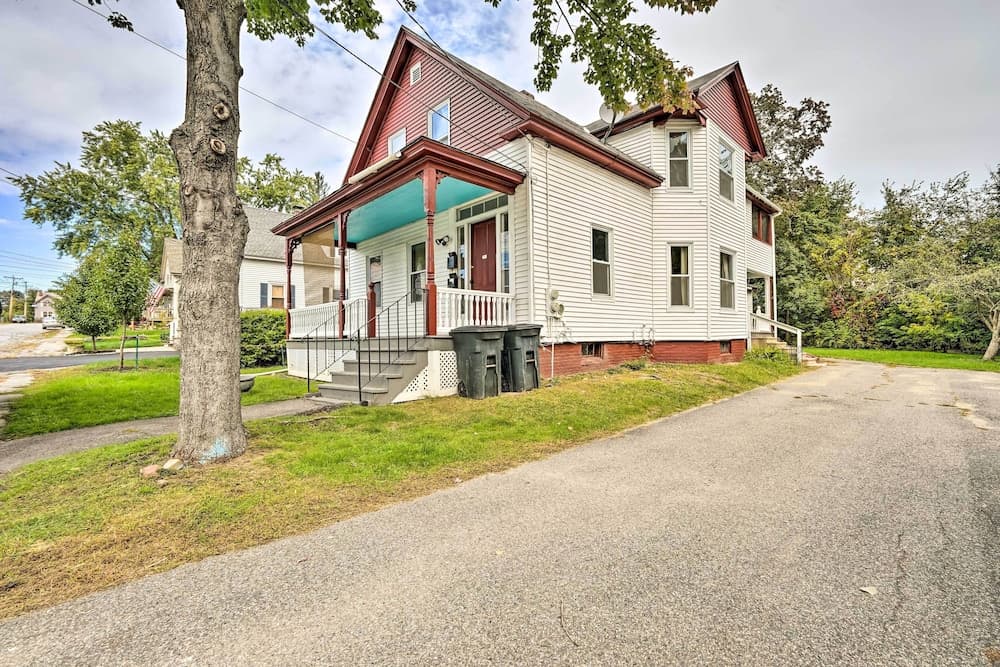 Updated Vintage Apartment < 1/2 Mi to Main St