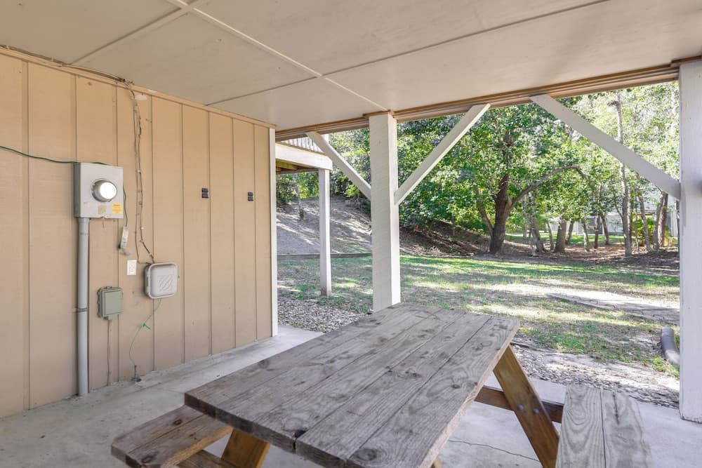 Lovely Emerald Isle Home, Walk to Beach!