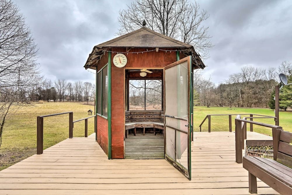 5-acre Vacation Home w/ Woods & Hiking Ground