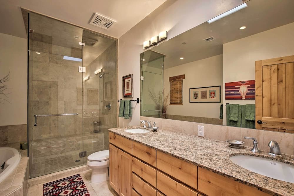 Adobe-style Home w/ Views < 5 Mi to Santa Fe Plaza