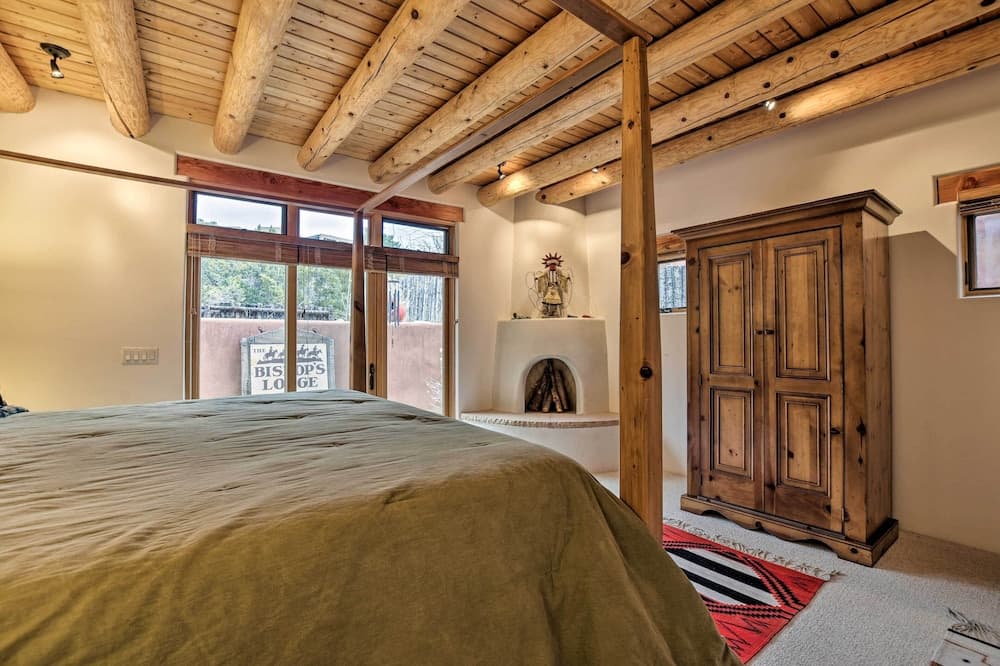 Adobe-style Home w/ Views < 5 Mi to Santa Fe Plaza