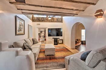 Adobe Home w/ Courtyard < 2 Mi to Taos Plaza!