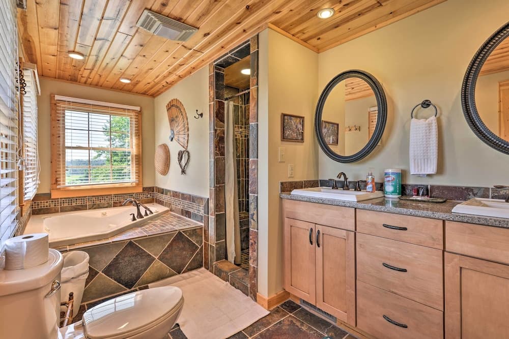 Blue Ridge Parkway House w/ Mountain Scenery!